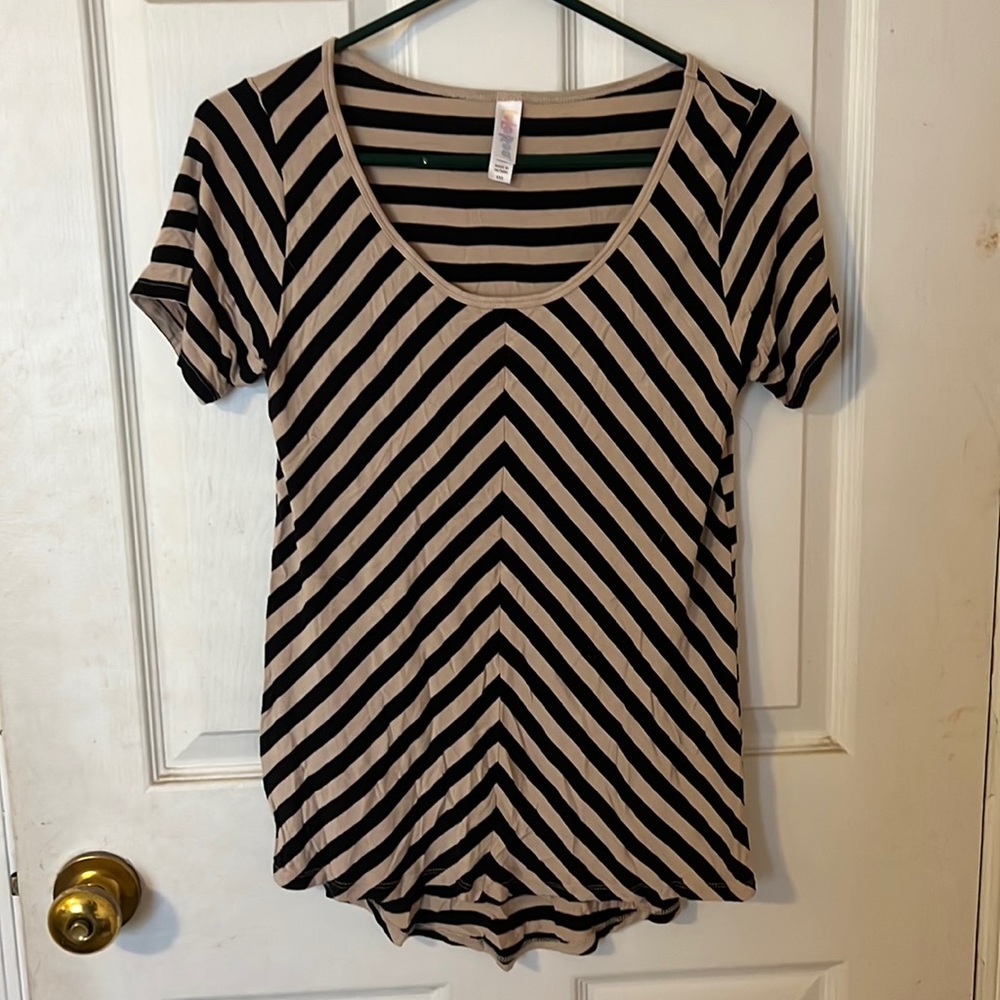 LuLaRoe t-shirt